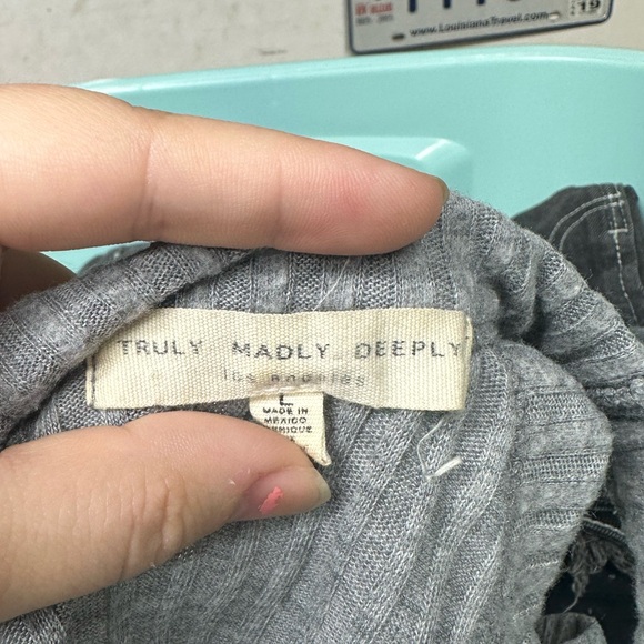 Truly Madly Deeply Gray Tank Top/Crop Top Size Large - Picture 5 of 9